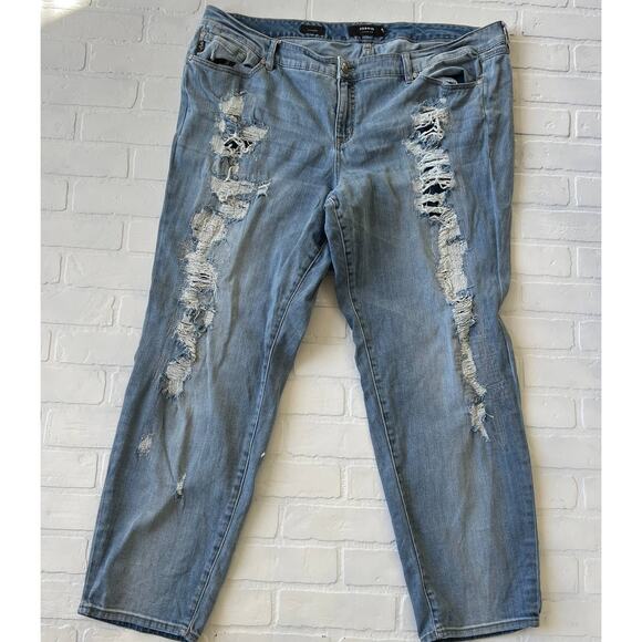 Torrid Premium Women's Light Washed Distressed Ripped Boyfriend Jeans-sz 26 - Picture 1 of 5